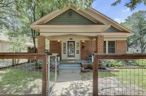 3 Bed Historic Heights Bungalow w/Outdoor Living