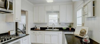 3 Bed Historic Heights Bungalow w/Outdoor Living