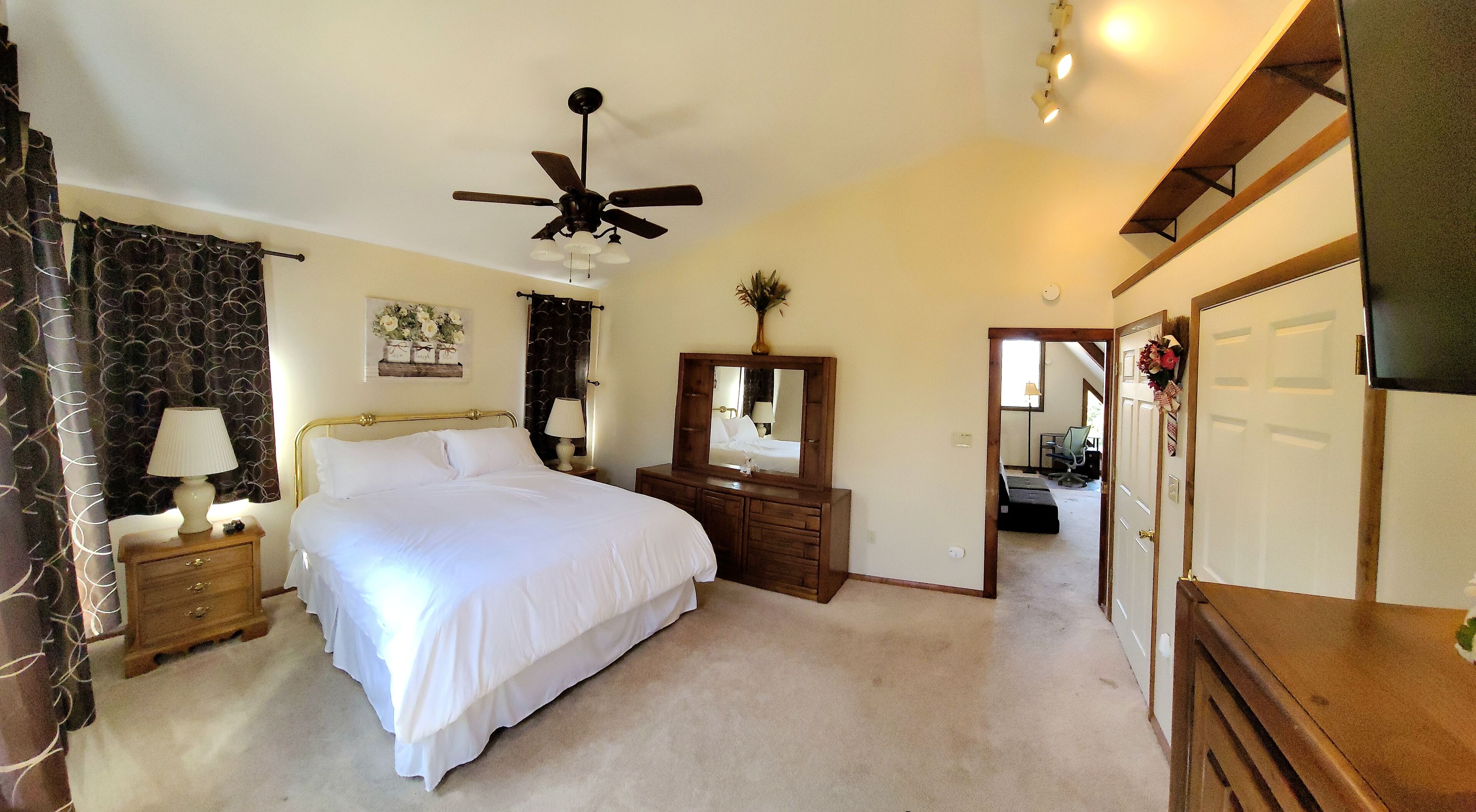 3 King Beds, Game Room, Hot Tub, Pool Table