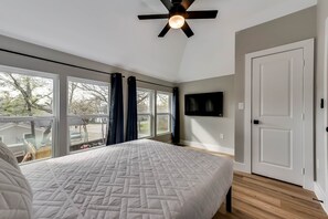 4 slaapkamers, een strijkplank/strijkijzer, wifi, beddengoed