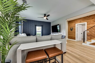 Downtown McKinney Modernized Historical home