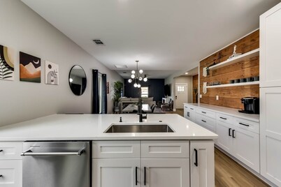 Downtown McKinney Modernized Historical home