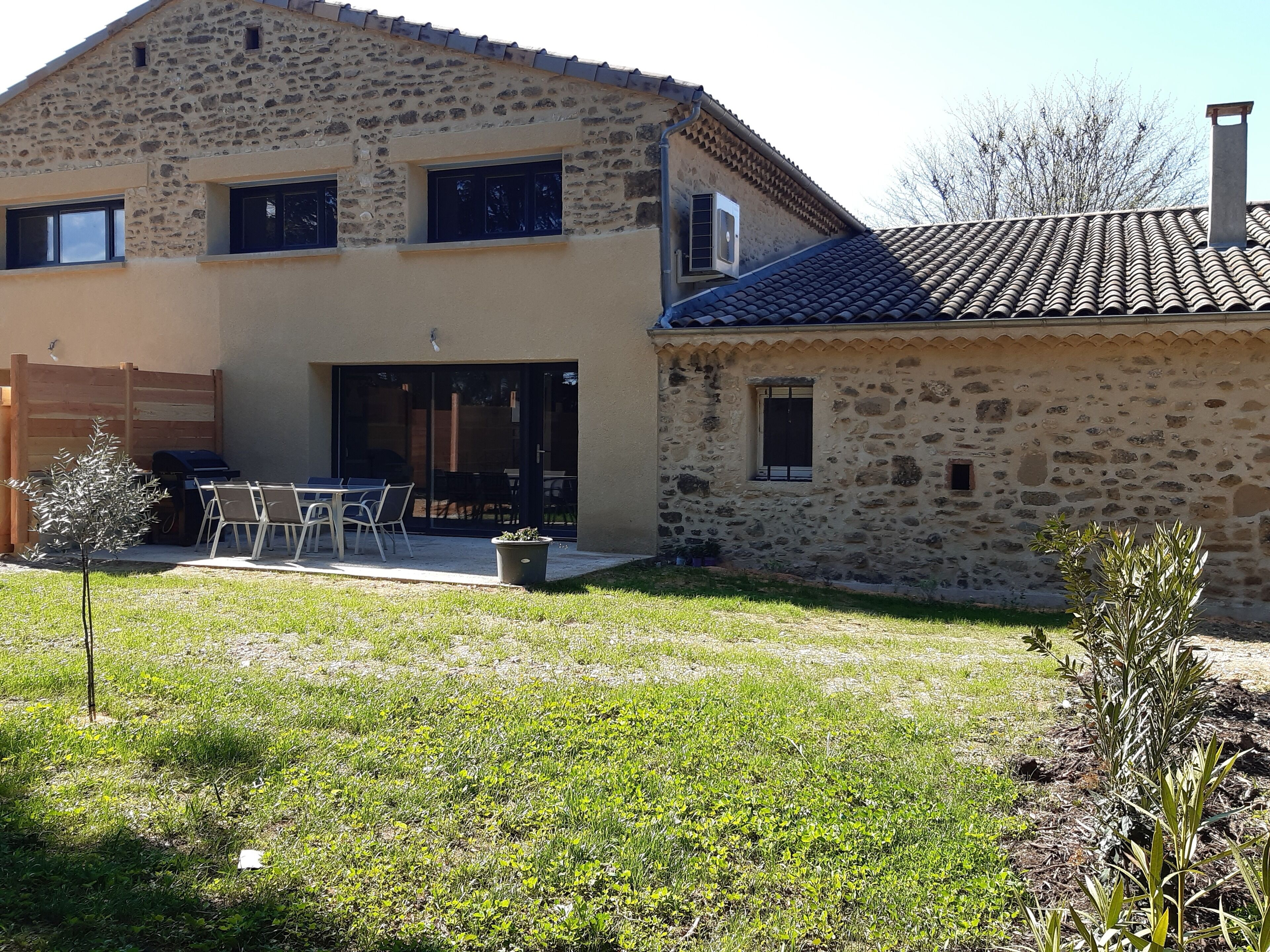 Gîte Terres bio DE Drome une Maison Avec 3 Chambres et un Jardin