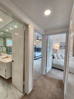 4 camere, una scrivania, ferro/asse da stiro, Wi-Fi gratuito