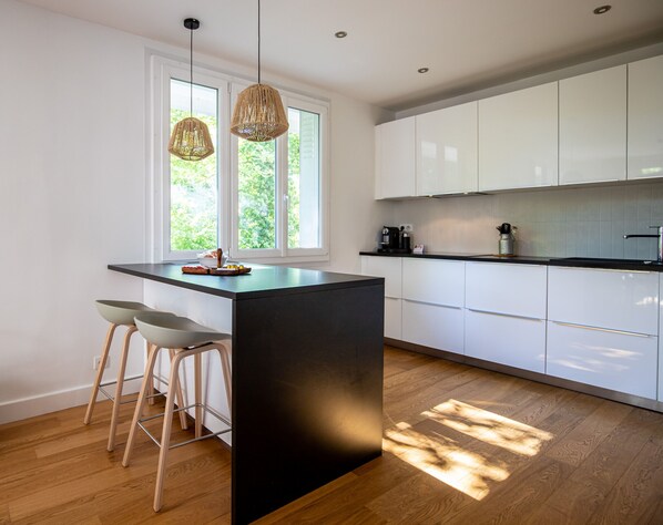 Fridge, microwave, oven, dishwasher