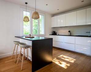 Frigorifero, microonde, forno, lavastoviglie