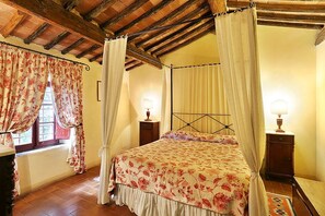 5 habitaciones, tabla de planchar con plancha, internet y ropa de cama