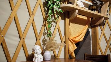 Chalet, 1 Bedroom, Smoking, Balcony | Interior