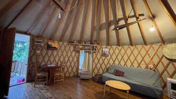 Chalet, 1 Bedroom, Smoking, Balcony | Interior