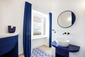 Bathtub, hair dryer, bidet, towels
