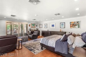 4 bedrooms, WiFi, bed sheets