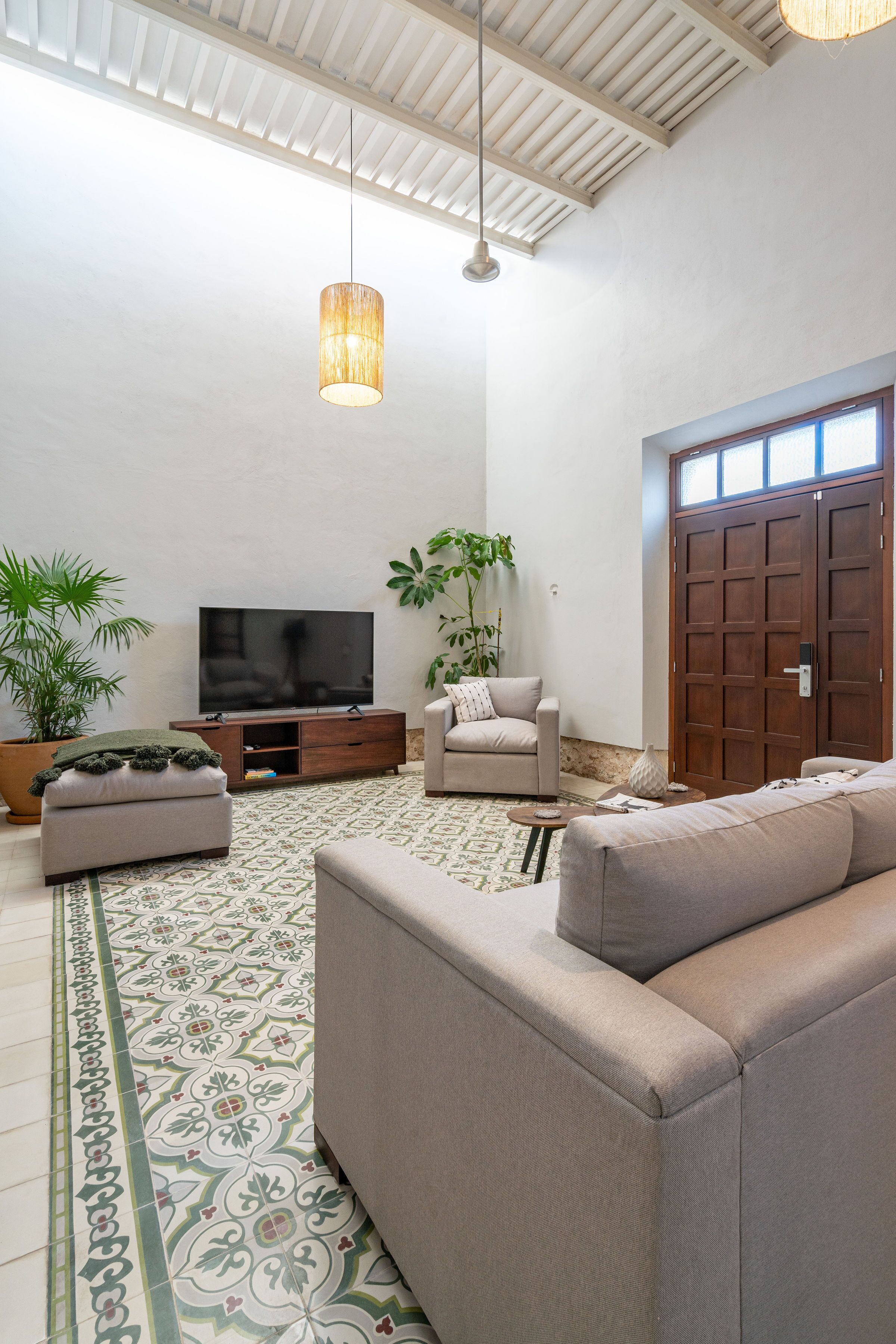 The Horseshoe - spacious pool & sunset roof terrace