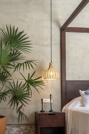 2 bedrooms, in-room safe, desk, iron/ironing board