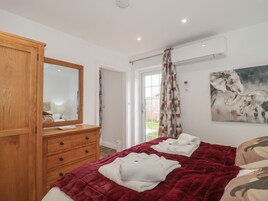 1 habitación, decoración personalizada y muebles diferentes 