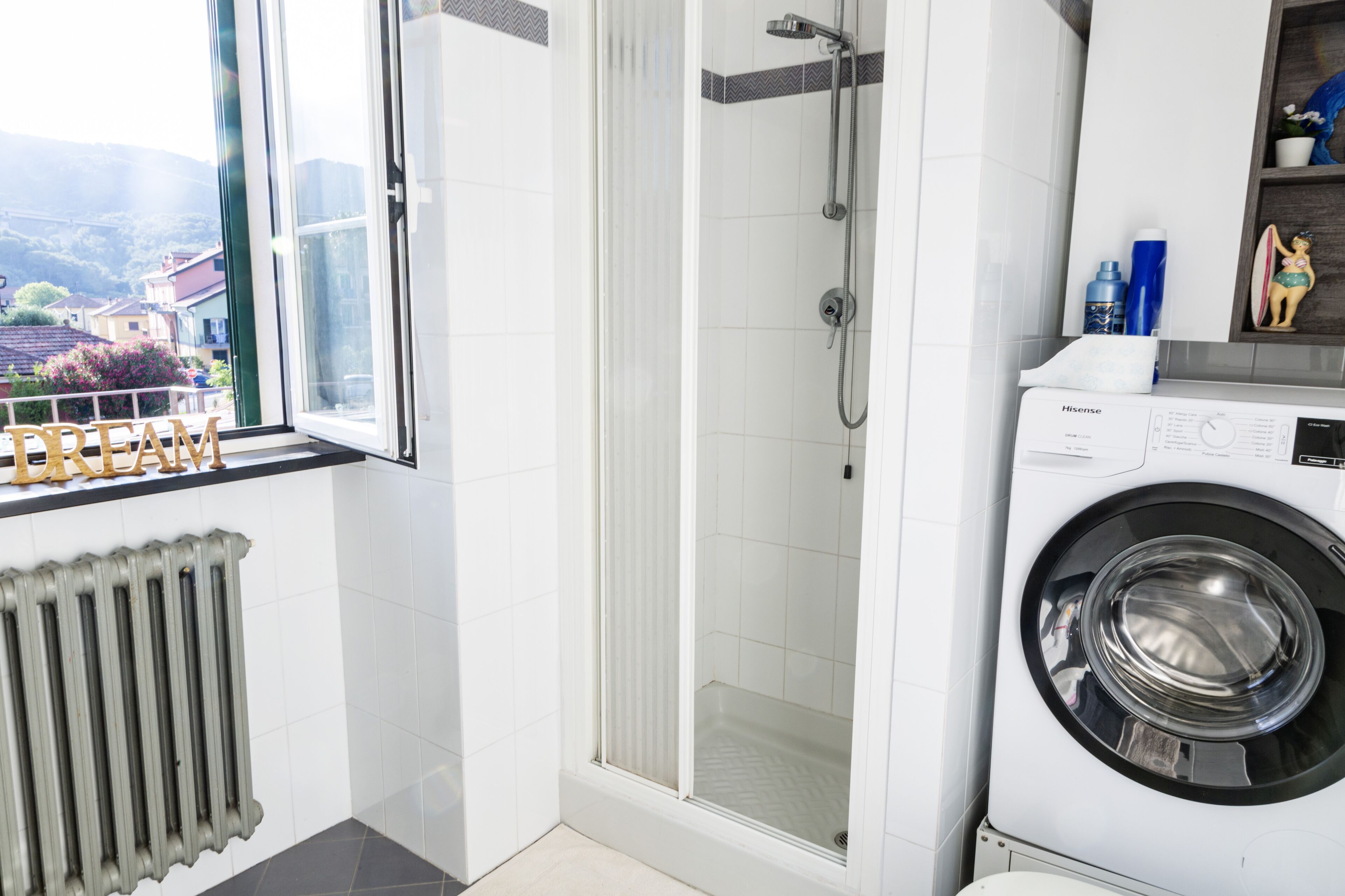 Dusche, Bidet, Handtücher
