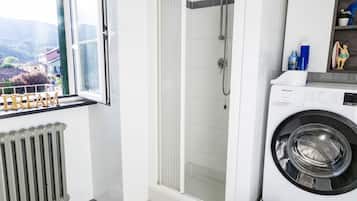 Dusche, Bidet, Handtücher