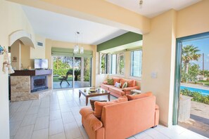Villa, 5 Bedrooms, Private Pool, Garden View | Living area