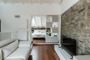 1 bedroom, iron/ironing board, WiFi, bed sheets - In Our Home by Holiday Solutions (Como)