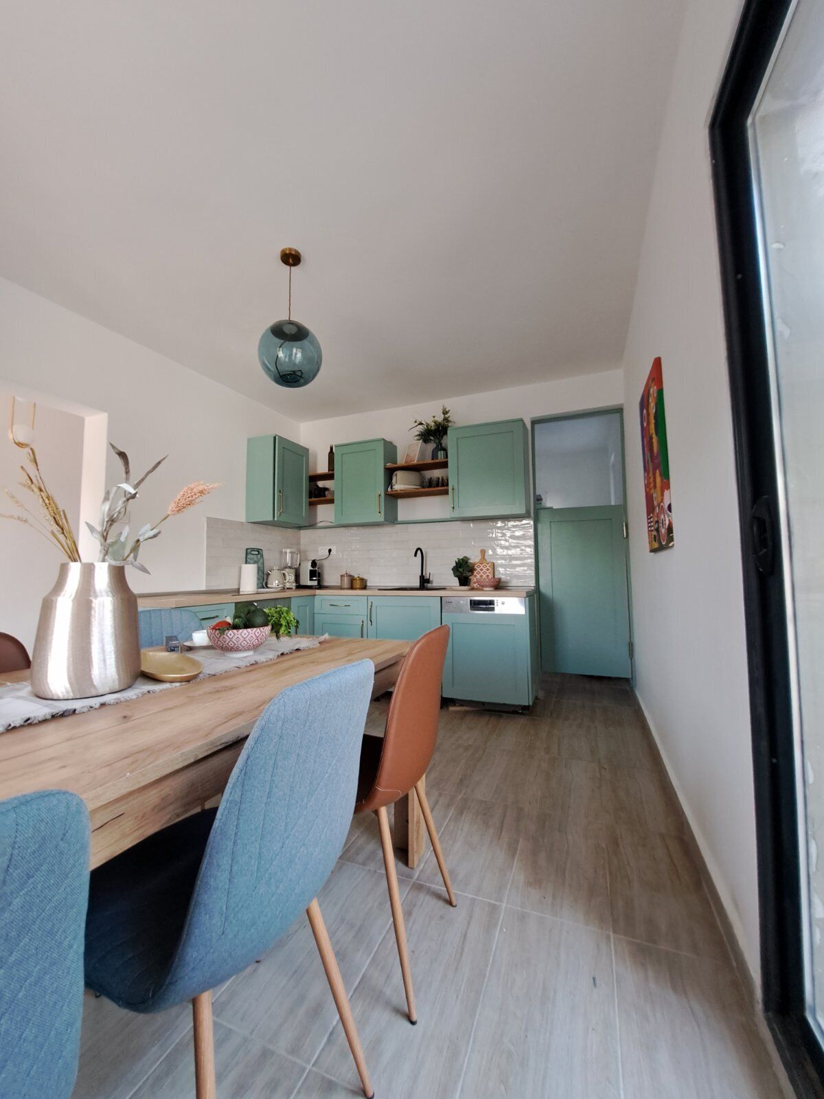 Kylskåp, ugn, spishäll och diskmaskin