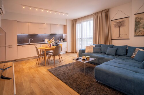 Blue Sky Penthouse | Private Parking spot | Panorama Views