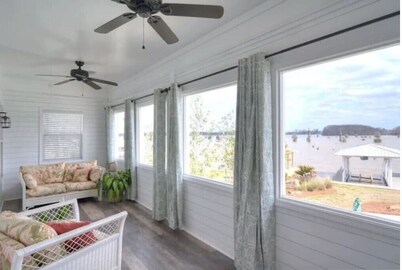 Lake Blackshear Getaway! Pool, BBQ, Firepit & WiFi