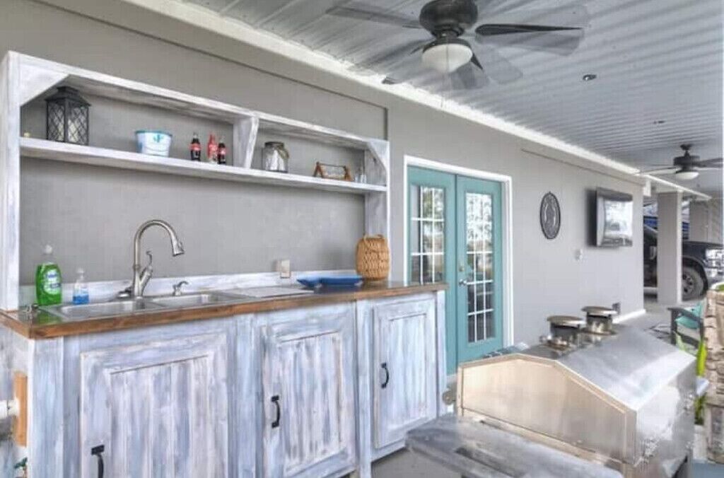 Lake Blackshear Getaway! Pool, BBQ, Firepit & WiFi