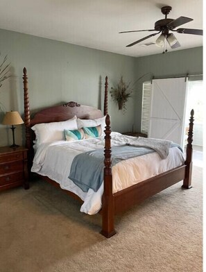 5 bedrooms, iron/ironing board, free WiFi, bed sheets - Lake Blackshear Getaway! Pool, BBQ, Firepit & WiFi (Cobb)