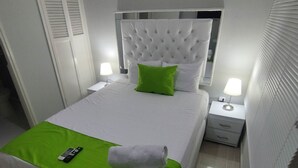 Unclassified image, 5 of 14, button - "room in Lodge - Bm-13 Room Near the sea With air Conditioning and Wifi" (Cartagena)