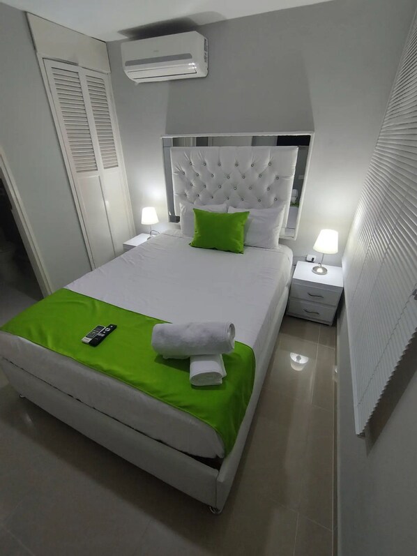 Shared Dormitory, 1 Bedroom, Smoking, Terrace | 1 bedroom - "room in Lodge - Bm-13 Room Near the sea With air Conditioning and Wifi" (Cartagena)