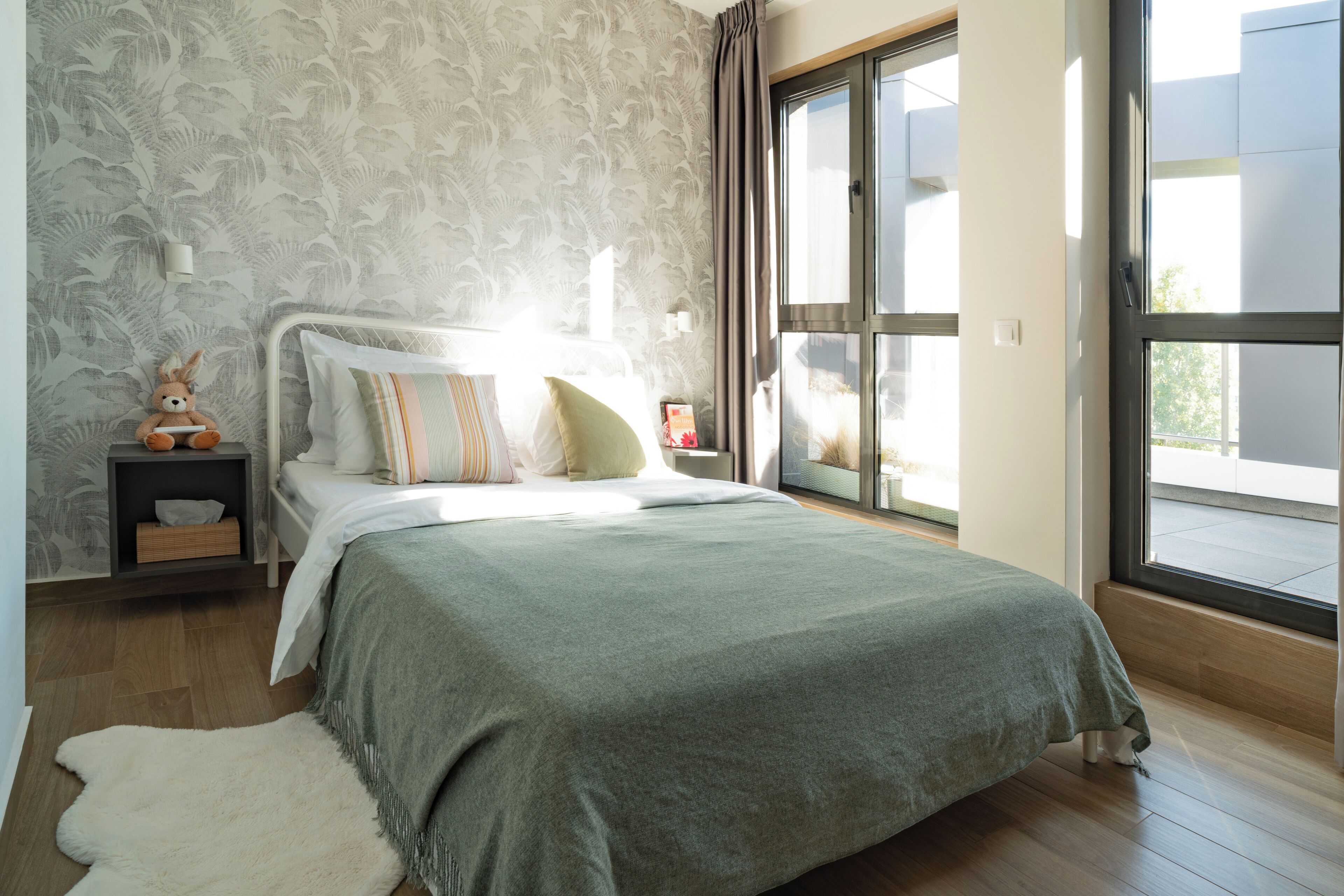 Iron/ironing board, WiFi, bed sheets, wheelchair access