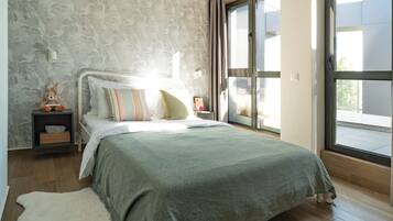 Iron/ironing board, WiFi, bed sheets, wheelchair access