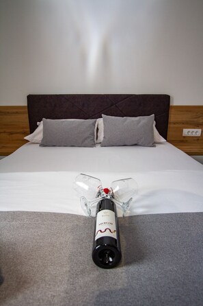 Premium bedding, minibar, in-room safe, desk - Hotel Grand (Banja Luka)