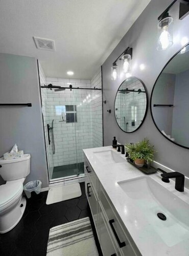 Close to Downtown Omaha and Interstate.