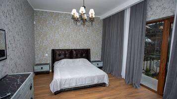 4 bedrooms, bed sheets