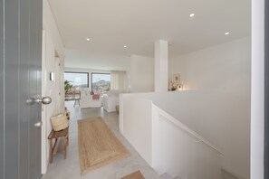 Smart TV 42-inci dengan saluran TV kabel dan TV