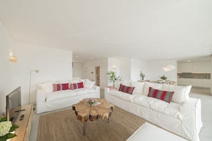 Vila Premium, 4 kamar tidur, pemandangan samudra | Area keluarga | Smart TV 42-inci dengan saluran TV kabel dan TV