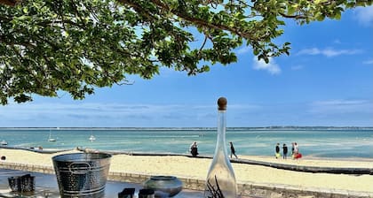 Newly renovated apartment with swimming pool 10 minutes from the beach.