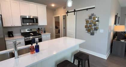 Main Floor charming 2 Bedroom Condo with King master suite in Bettendorf