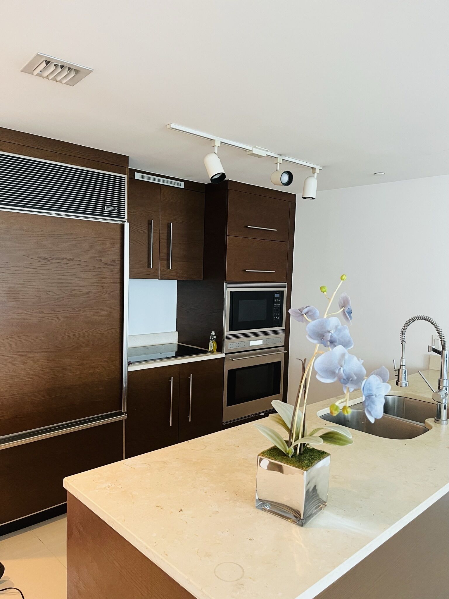 Luxury/ Comfort/ Breathtaking Views / Prime Location