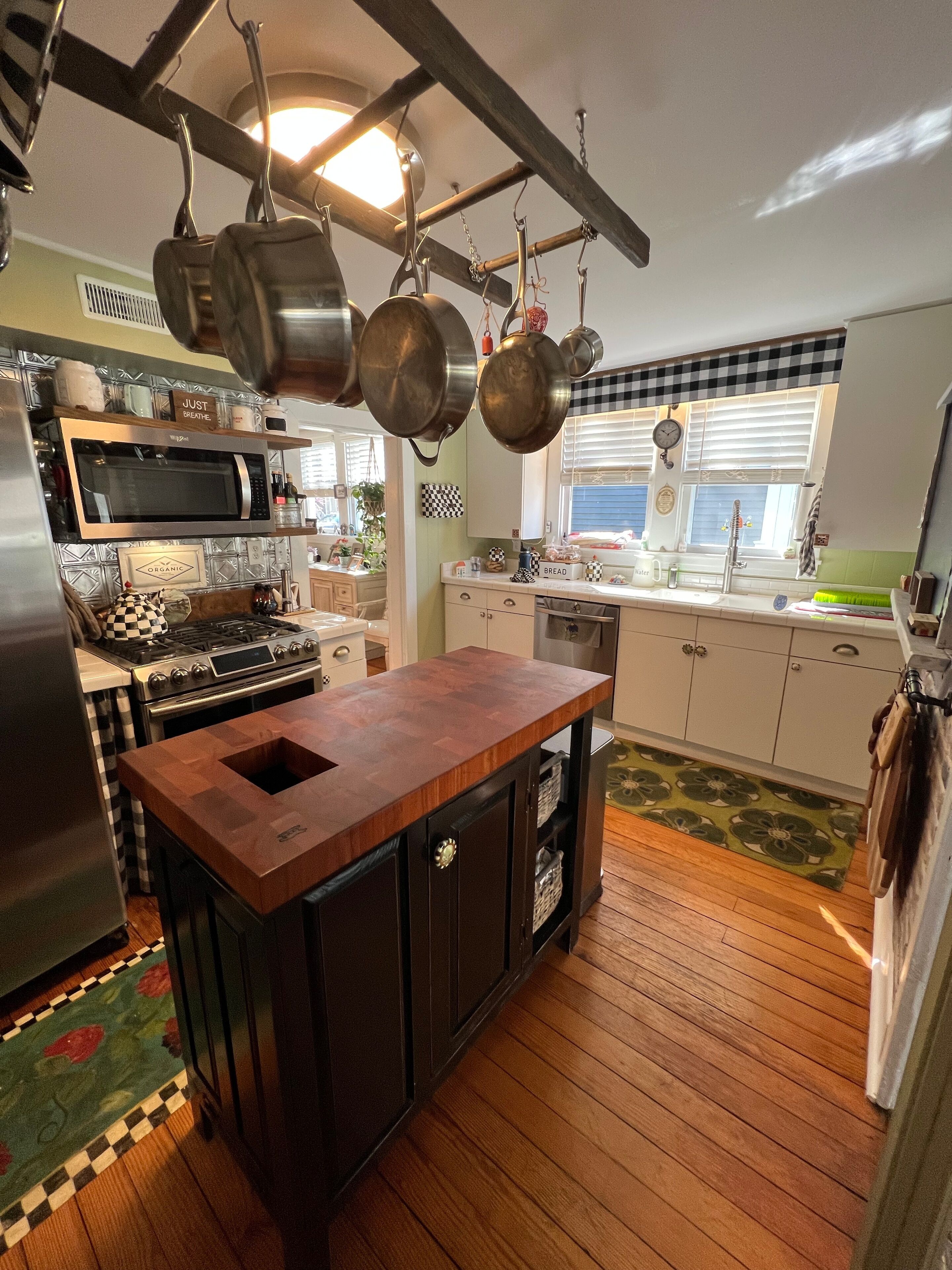 Walk to everything! Downtown Historic Annapolis “Arts District” 