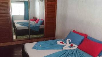 1 bedroom, travel cot