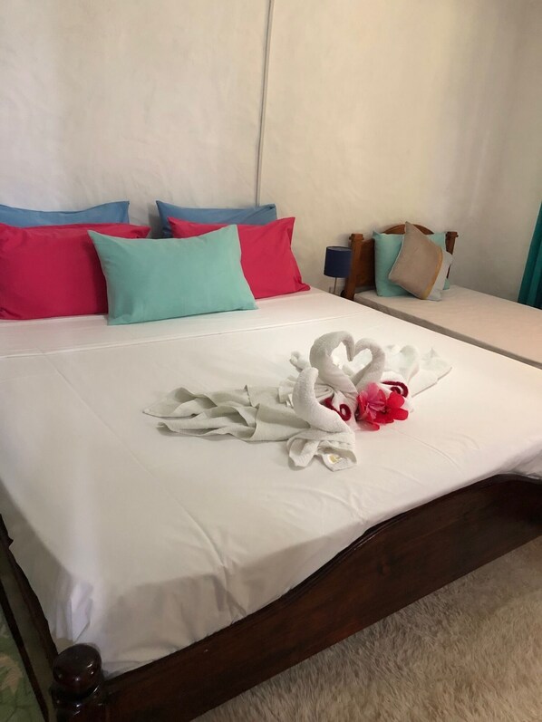 1 Schlafzimmer, Reisekinderbett