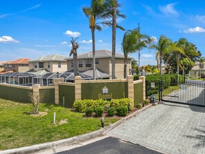 Exterior - 6 Bed, 4 Bath, Private Pool, Hot tub, Gated entry near Theme Parks (Davenport)