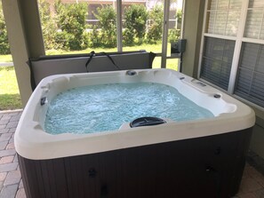 Outdoor spa tub - 6 Bed, 4 Bath, Private Pool, Hot tub, Gated entry near Theme Parks (Davenport)