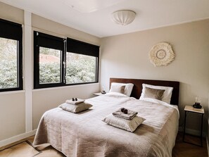 2 dormitorios, cuna de viaje, wifi gratis y ropa de cama