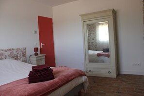 5 chambres, fer et planche à repasser, lit parapluie, Wi-Fi gratuit