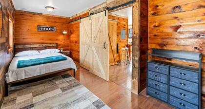 Cozy Cabin in The Catskills W/Wi-Fi, HDTV, Firepit