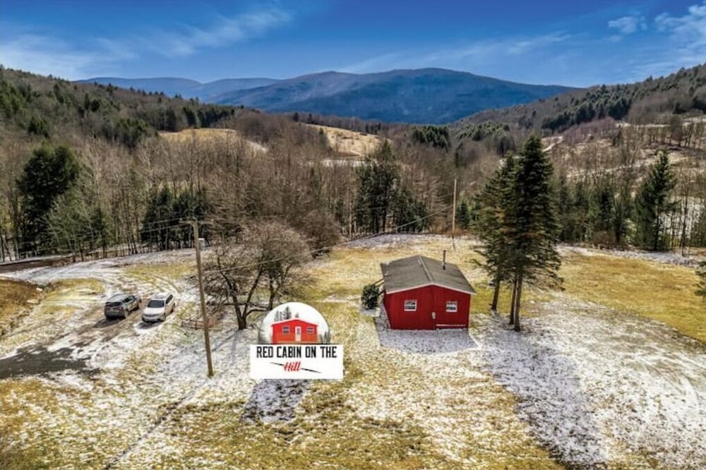 Cozy Cabin in The Catskills W/Wi-Fi, HDTV, Firepit