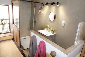 Douche, sèche-cheveux