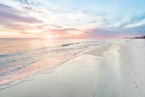 Beach nearby, sun-loungers - 30a - Seagrove, Across the Street from the Beach with public access,Ground Floor (Santa Rosa Beach)